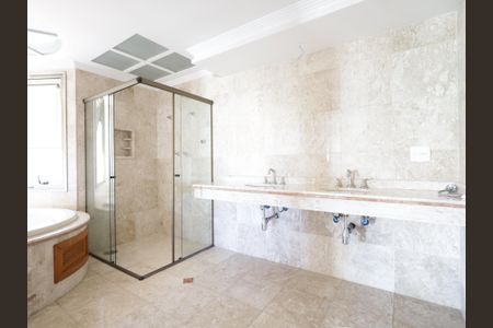 Apartamento à venda com 228m², 3 quartos e 6 vagasBanheiro da Suíte