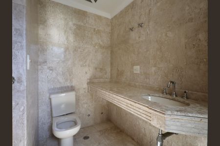 Apartamento à venda com 228m², 3 quartos e 6 vagasBanheiro da Suíte 2