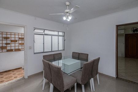 Casa à venda com 204m², 3 quartos e 2 vagasSala