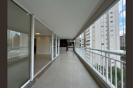 Apartamento à venda com 177m², 4 quartos e 3 vagasFoto 01