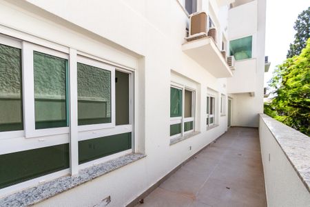 Apartamento à venda com 100m², 3 quartos e 2 vagas Apartamento à venda com 100m², 3 quartos e 2 vagasVaranda