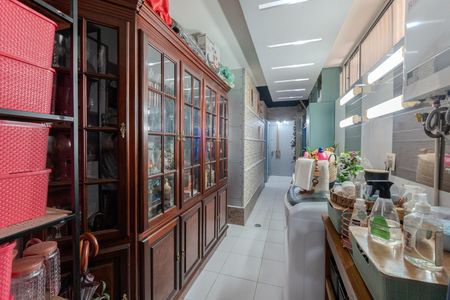 Apartamento à venda com 192m², 4 quartos e 2 vagas Apartamento à venda com 192m², 4 quartos e 2 vagasÁrea de Serviço