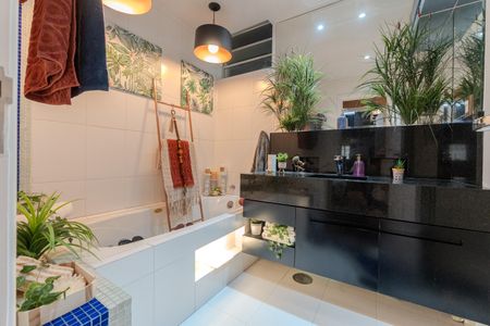 Apartamento à venda com 192m², 4 quartos e 2 vagas Apartamento à venda com 192m², 4 quartos e 2 vagasBanheiro 1