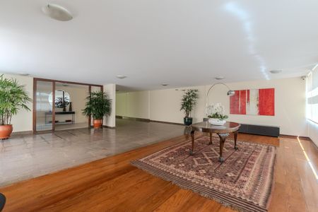 Apartamento à venda com 192m², 4 quartos e 2 vagas Apartamento à venda com 192m², 4 quartos e 2 vagasHall de entrada