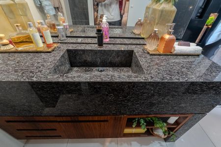 Apartamento à venda com 192m², 4 quartos e 2 vagas Apartamento à venda com 192m², 4 quartos e 2 vagasBanheiro da Suíte 1