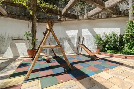 Apartamento à venda com 192m², 4 quartos e 2 vagas Apartamento à venda com 192m², 4 quartos e 2 vagasÁrea comum - Playground