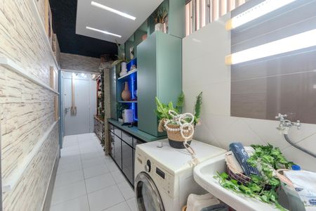 Apartamento à venda com 192m², 4 quartos e 2 vagas Apartamento à venda com 192m², 4 quartos e 2 vagasÁrea de Serviço
