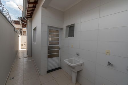 Casa para alugar com 77m², 2 quartos e 2 vagasÁrea de Serviço