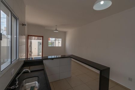 Casa para alugar com 77m², 2 quartos e 2 vagasSala/Cozinha