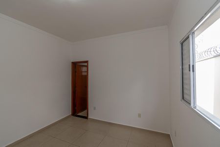 Casa para alugar com 77m², 2 quartos e 2 vagasSuíte