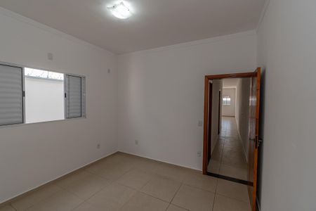Casa para alugar com 77m², 2 quartos e 2 vagasSuíte