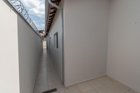 Casa para alugar com 77m², 2 quartos e 2 vagasQuintal