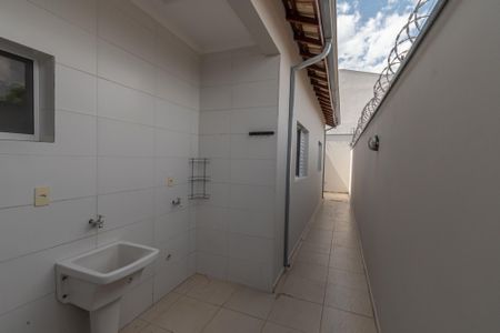 Casa para alugar com 77m², 2 quartos e 2 vagasÁrea de Serviço