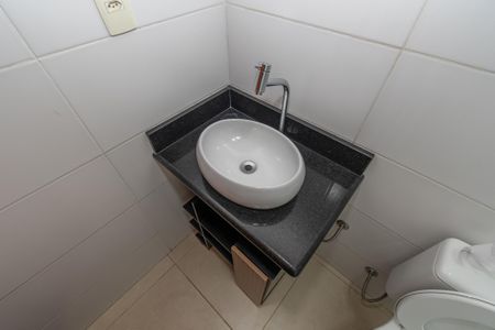 Casa para alugar com 77m², 2 quartos e 2 vagasBanheiro 