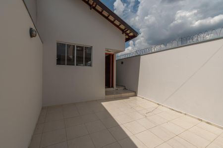 Casa para alugar com 77m², 2 quartos e 2 vagasGaragem