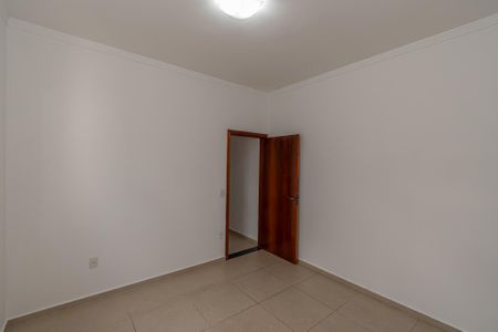 Casa para alugar com 77m², 2 quartos e 2 vagasSuíte