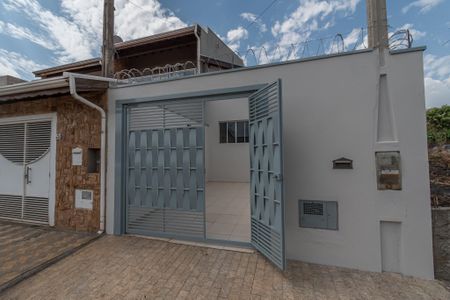 Casa para alugar com 77m², 2 quartos e 2 vagasFachada