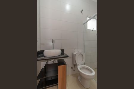 Casa para alugar com 77m², 2 quartos e 2 vagasBanheiro 