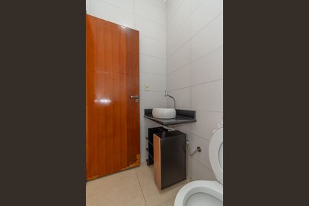 Casa para alugar com 77m², 2 quartos e 2 vagasBanheiro 