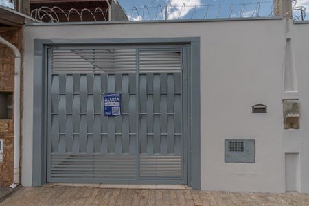 Casa para alugar com 77m², 2 quartos e 2 vagasFachada e placa