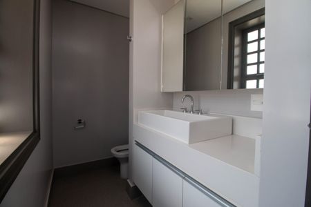 Casa para alugar com 550m², 5 quartos e 3 vagasBanheiro 1