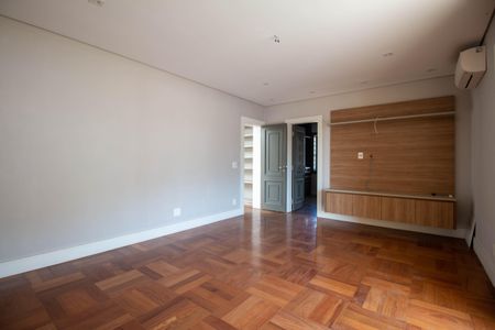 Casa para alugar com 550m², 5 quartos e 3 vagasSuíte