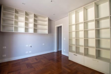 Casa para alugar com 550m², 5 quartos e 3 vagasQuarto