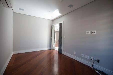 Casa para alugar com 550m², 5 quartos e 3 vagasQuarto