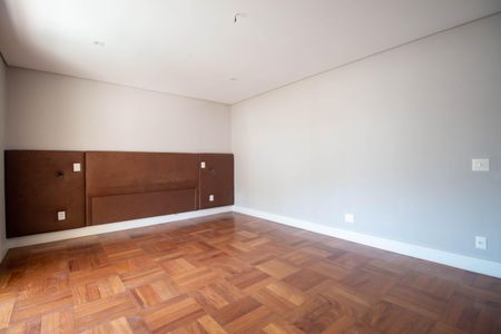 Casa para alugar com 550m², 5 quartos e 3 vagasSuíte