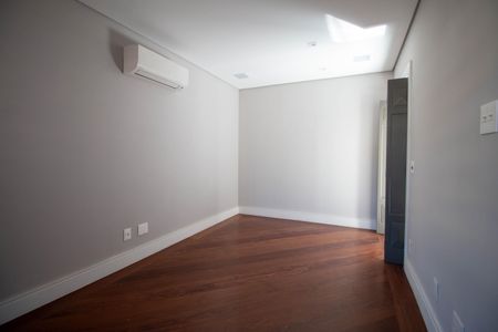 Casa para alugar com 550m², 5 quartos e 3 vagasQuarto