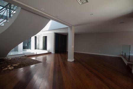 Casa para alugar com 550m², 5 quartos e 3 vagasSala