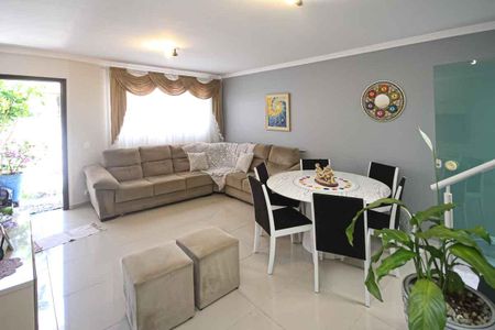 Casa à venda com 87m², 3 quartos e 2 vagasSala