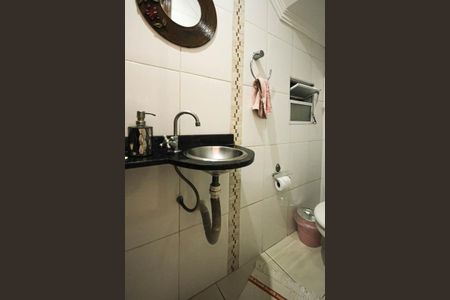 Casa à venda com 87m², 3 quartos e 2 vagasLavabo