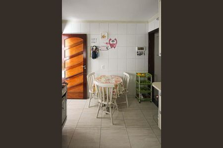 Casa à venda com 87m², 3 quartos e 2 vagasCozinha