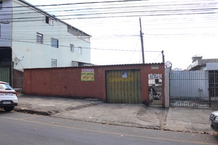 Casa à venda com 300m², 3 quartos e 6 vagasFachada - Placa