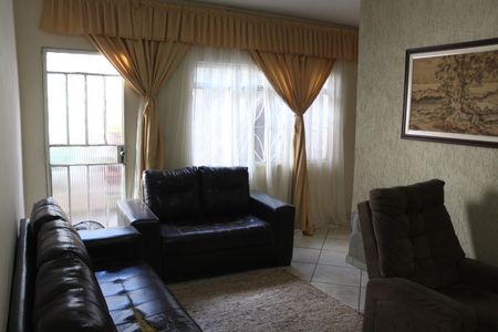 Casa à venda com 300m², 3 quartos e 6 vagasSala