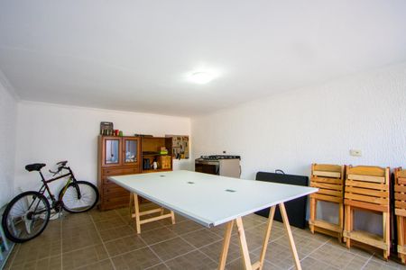 Casa à venda com 270m², 4 quartos e 2 vagas Casa à venda com 270m², 4 quartos e 2 vagasÁrea Externa - Salão