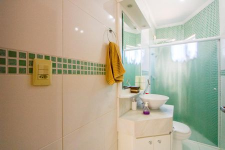 Casa à venda com 270m², 4 quartos e 2 vagas Casa à venda com 270m², 4 quartos e 2 vagasBanheiro social