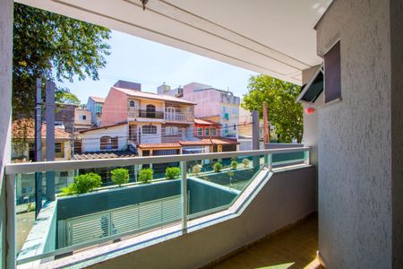 Casa à venda com 270m², 4 quartos e 2 vagas Casa à venda com 270m², 4 quartos e 2 vagasVaranda da Suíte