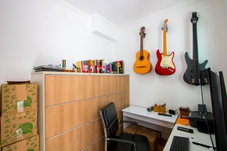 Casa à venda com 270m², 4 quartos e 2 vagas Casa à venda com 270m², 4 quartos e 2 vagasEscritório