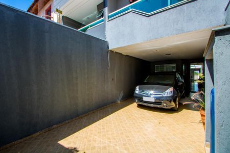 Casa à venda com 270m², 4 quartos e 2 vagas Casa à venda com 270m², 4 quartos e 2 vagasGaragem