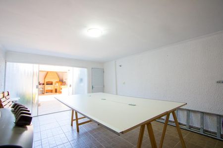 Casa à venda com 270m², 4 quartos e 2 vagas Casa à venda com 270m², 4 quartos e 2 vagasÁrea Externa - Salão