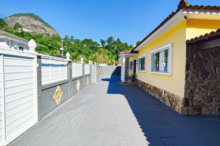 Casa de condomínio para alugar com 321m², 5 quartos e 4 vagas Casa de condomínio para alugar com 321m², 5 quartos e 4 vagasÁrea Comum