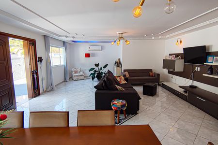 Casa de condomínio para alugar com 321m², 5 quartos e 4 vagas Casa de condomínio para alugar com 321m², 5 quartos e 4 vagasSala