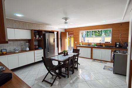 Casa de condomínio para alugar com 321m², 5 quartos e 4 vagas Casa de condomínio para alugar com 321m², 5 quartos e 4 vagasCozinha