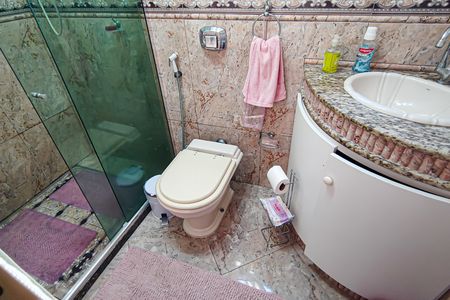 Casa de condomínio para alugar com 321m², 5 quartos e 4 vagas Casa de condomínio para alugar com 321m², 5 quartos e 4 vagasBanheiro da Suíte 2