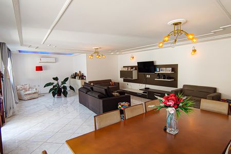 Casa de condomínio para alugar com 321m², 5 quartos e 4 vagas Casa de condomínio para alugar com 321m², 5 quartos e 4 vagasSala