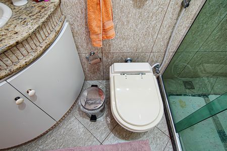 Casa de condomínio para alugar com 321m², 5 quartos e 4 vagas Casa de condomínio para alugar com 321m², 5 quartos e 4 vagasBanheiro da Suíte 1