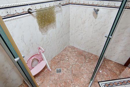 Casa de condomínio para alugar com 321m², 5 quartos e 4 vagas Casa de condomínio para alugar com 321m², 5 quartos e 4 vagasBanheiro da Suíte 3