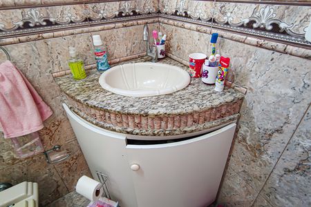 Casa de condomínio para alugar com 321m², 5 quartos e 4 vagas Casa de condomínio para alugar com 321m², 5 quartos e 4 vagasBanheiro da Suíte 2